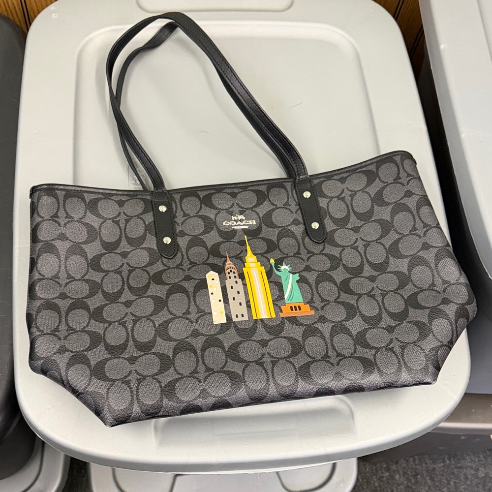 Coach  J1621-F57616 New York City Skyline Limited Edition Tote Black